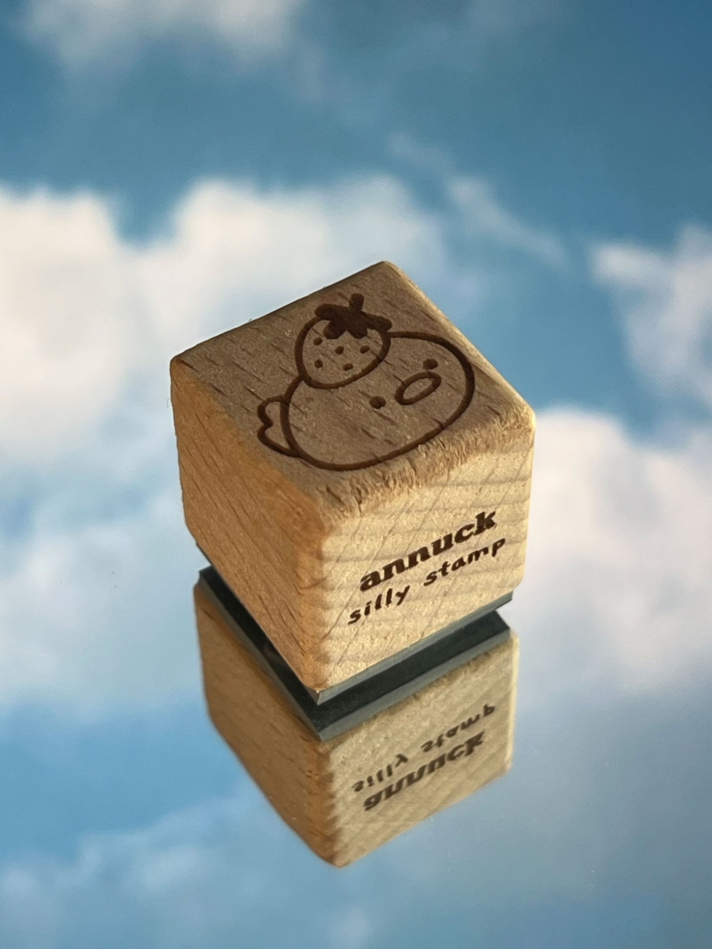 strawberry duck 🍓 rubber stamp
