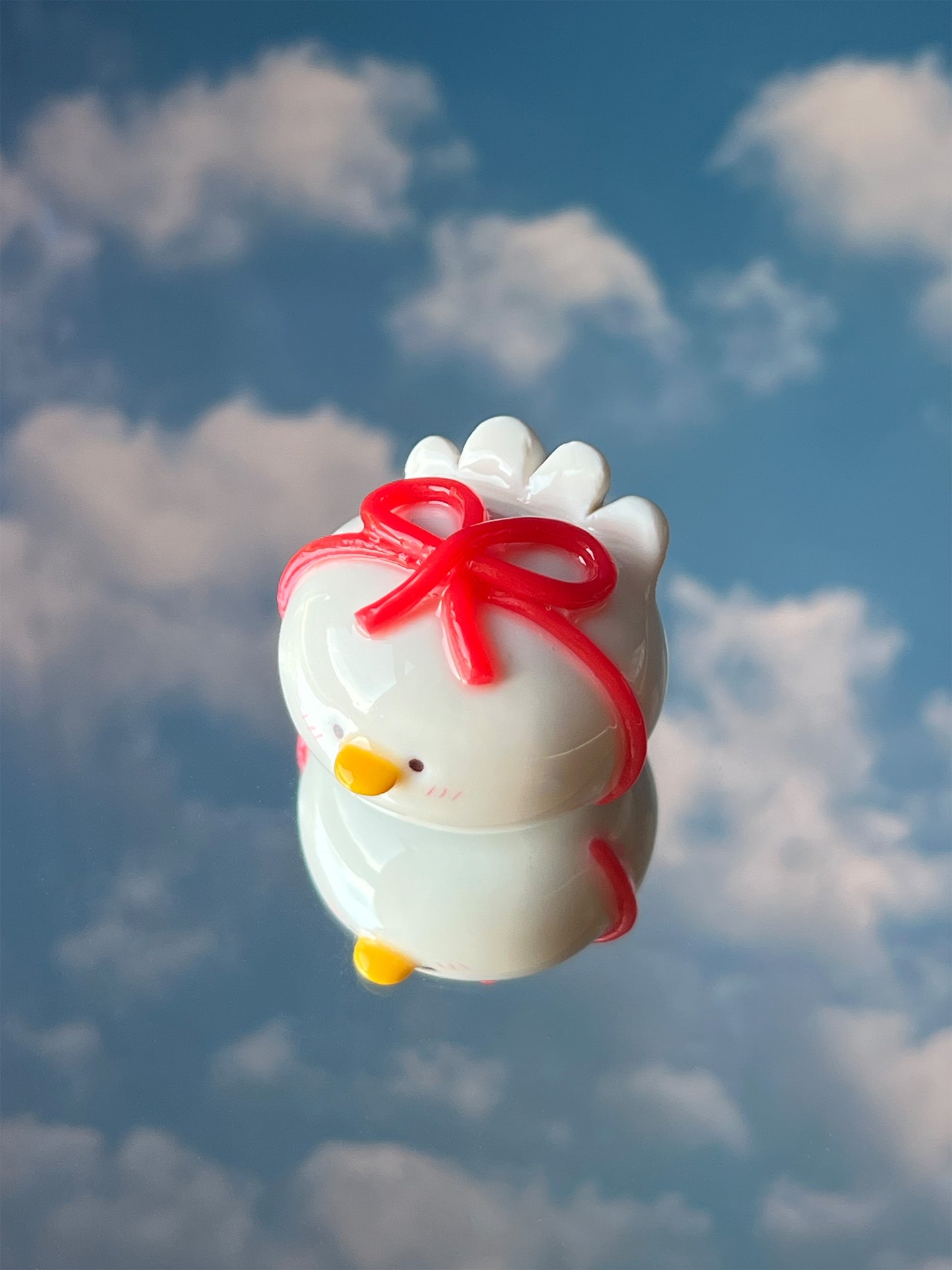 red ribbon duck ❤️ desk friend