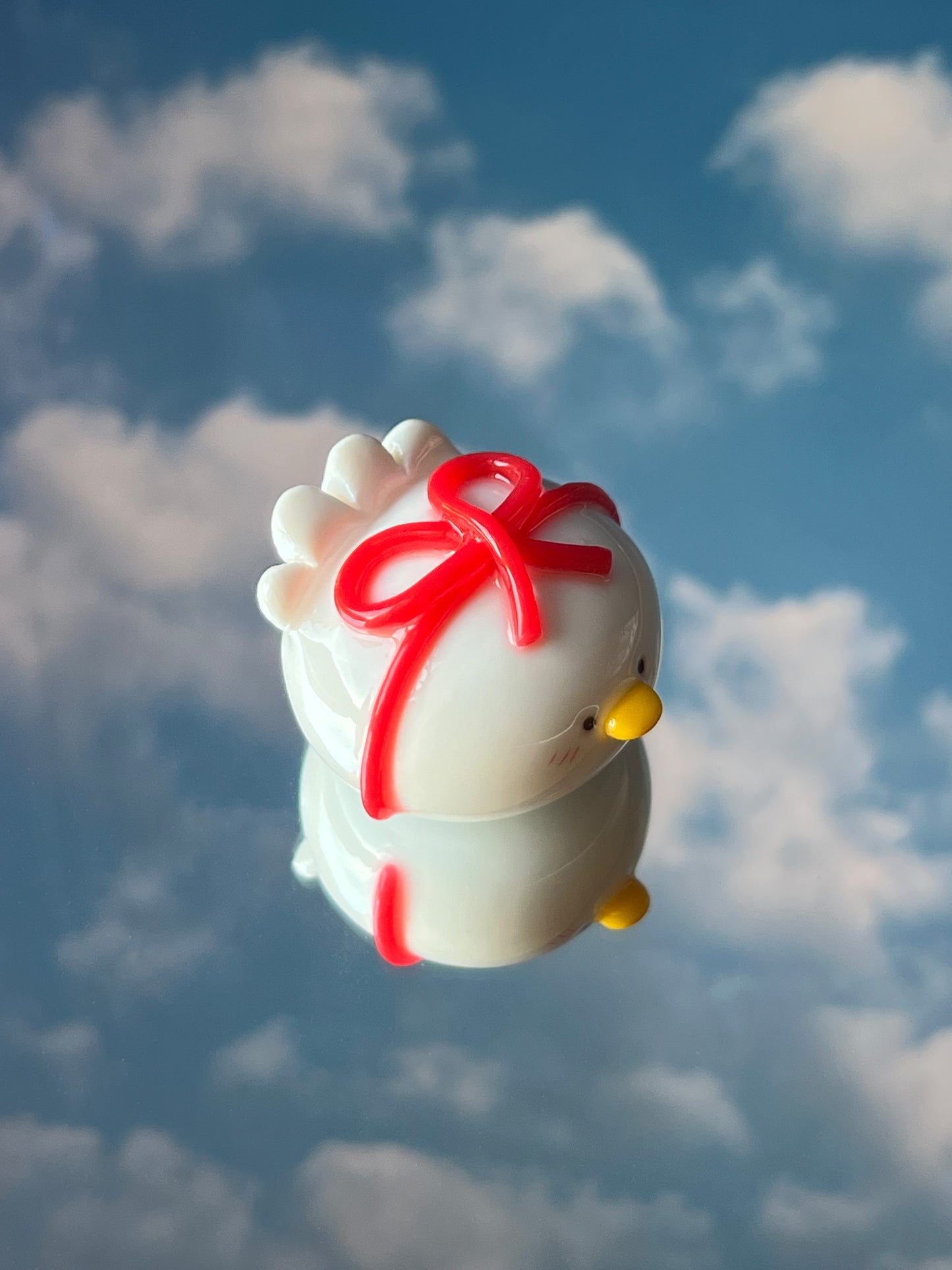 red ribbon duck ❤️ desk friend