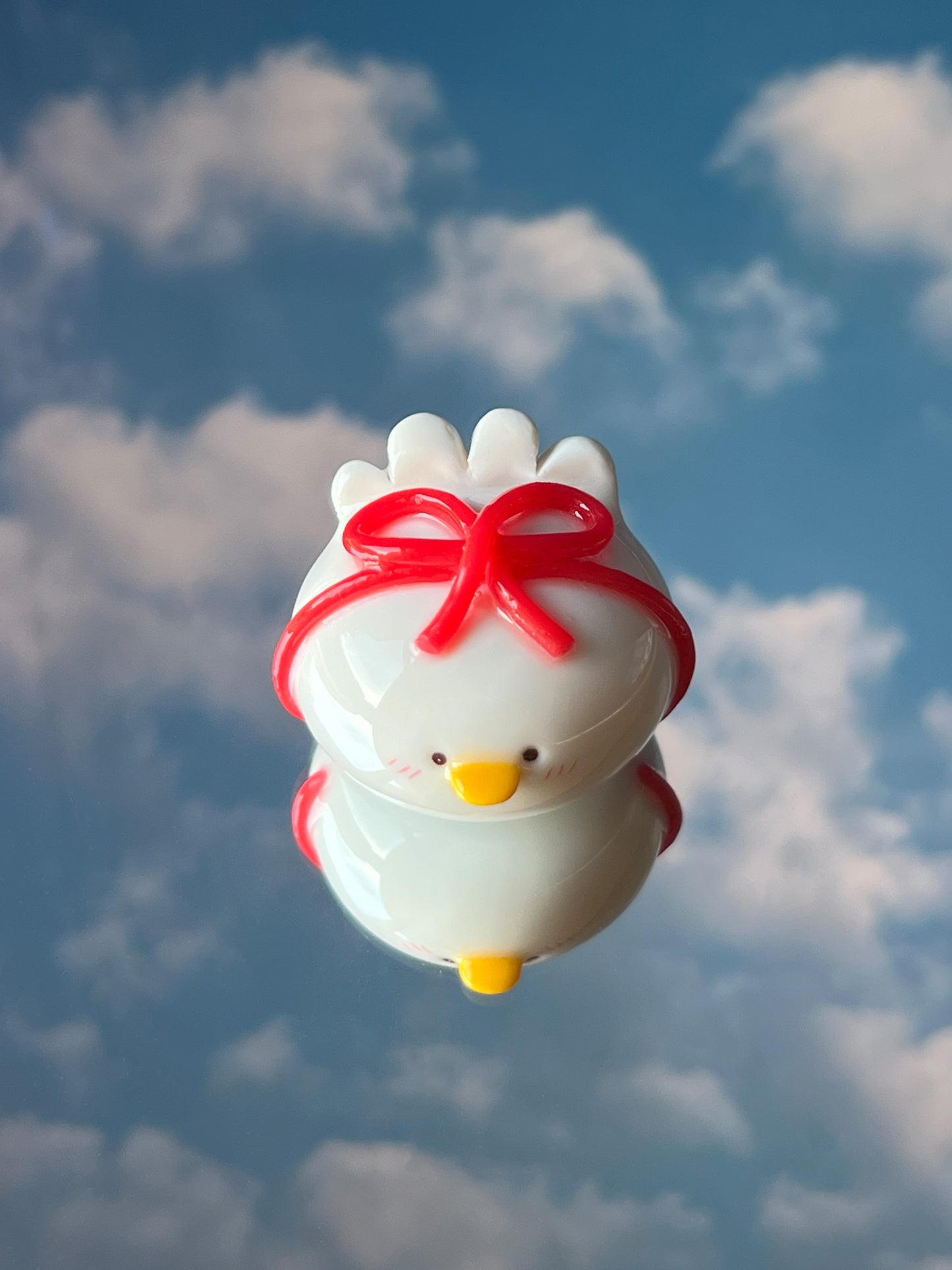 red ribbon duck ❤️ desk friend