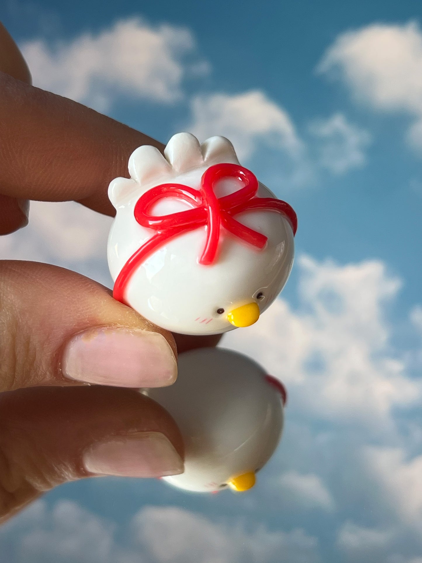 red ribbon duck ❤️ desk friend